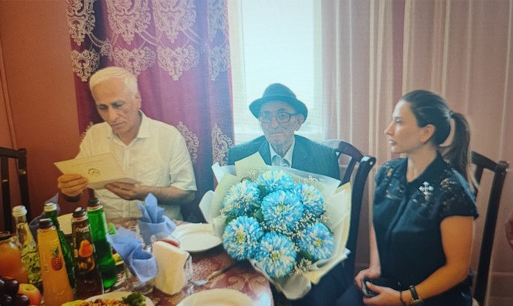 Сегодня представители Минтруда РД поздравили участника Великой Отечественной войны со 100-летним юбилеем